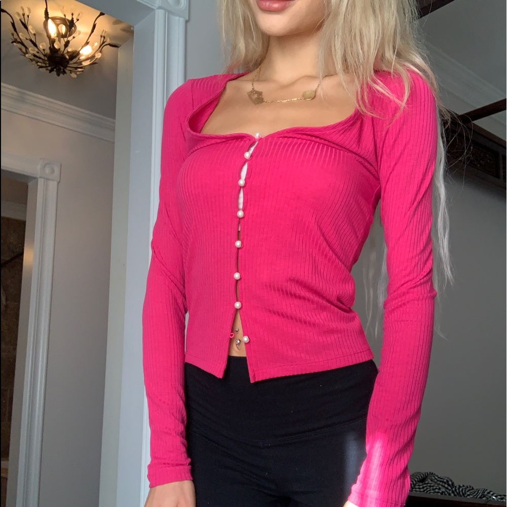 Wilfred pearl button long sleeve in fuchsia pink